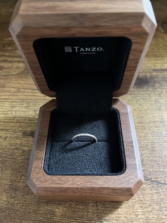 ボックスに入れた婚約指輪