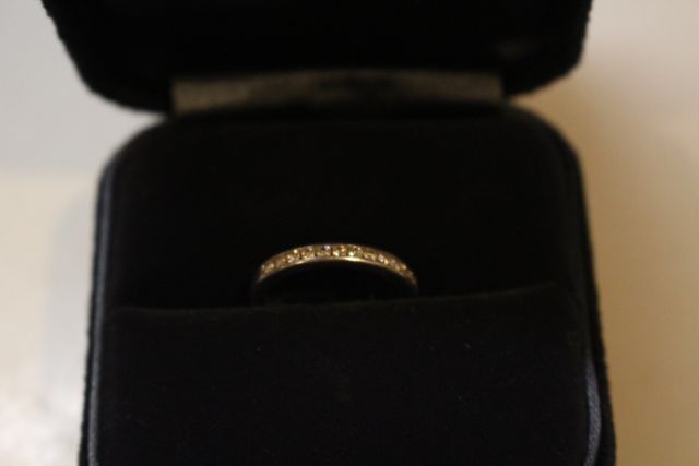 ケースにセットした結婚指輪です