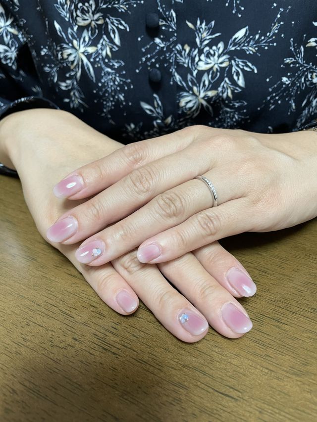 ダイヤとミル打ちが可愛いデザインです。