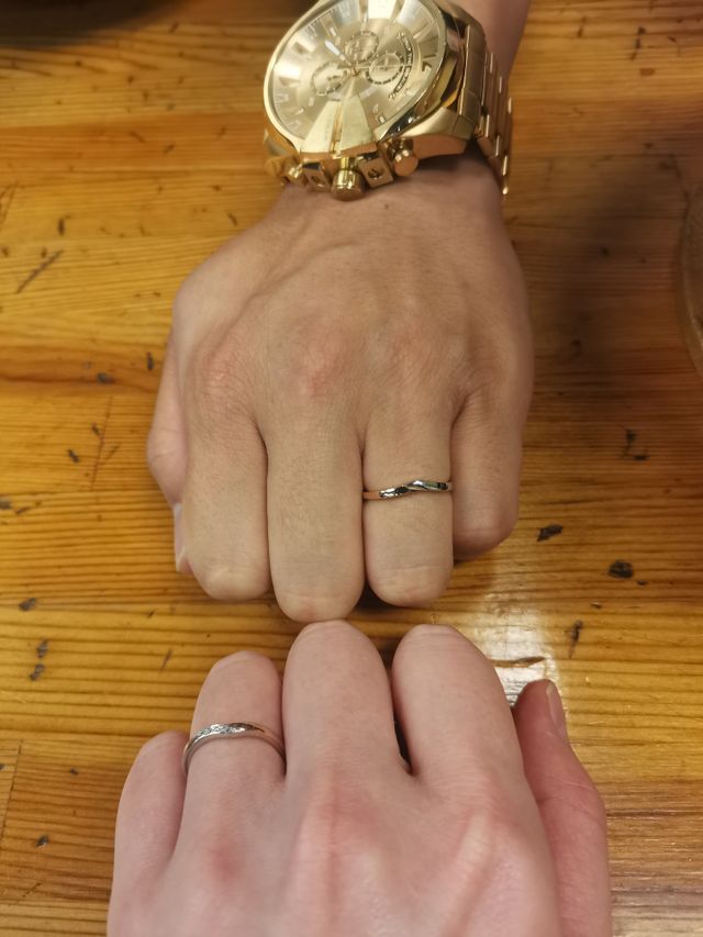 女性用のダイヤの光が美しいです。