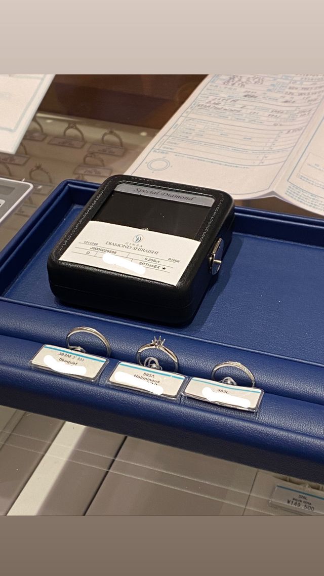 購入を決定した3点
婚約指輪、結婚指輪をペアで購入しました
