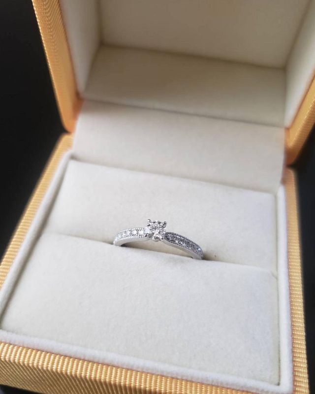 フルオーダーで婚約指輪を買いました。全てにこだわりをつめた