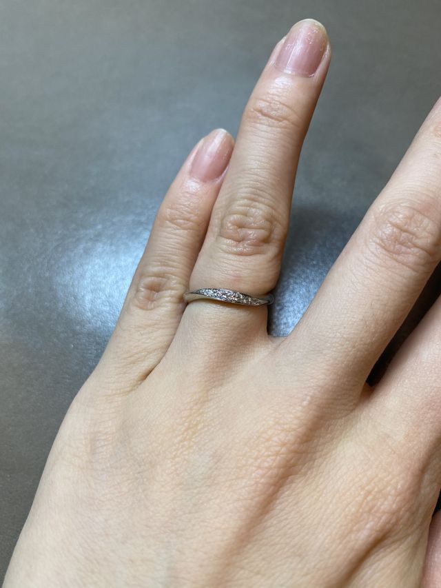 ウェーブ形状
メレダイヤが並んだリング