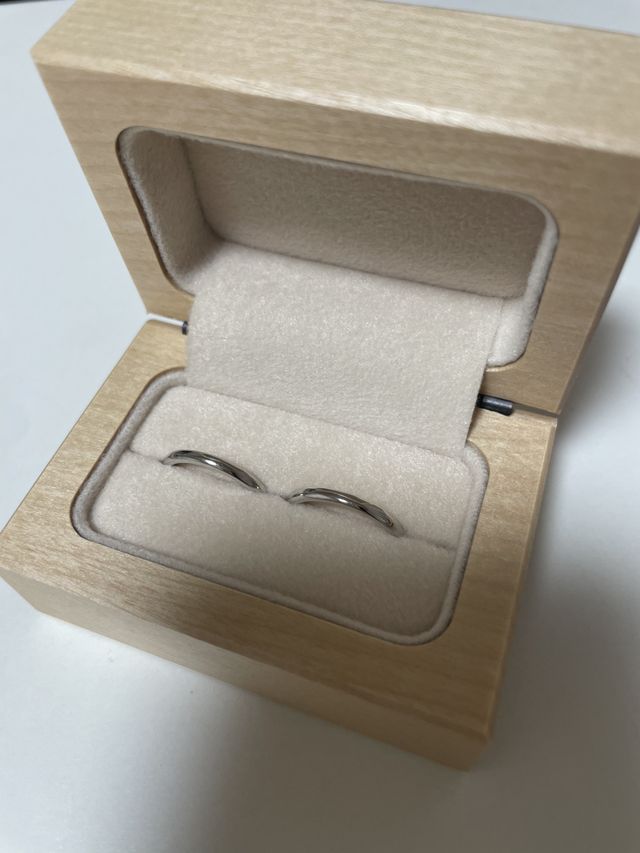 結婚指輪は長く使うものの為、シンプルなデザインにしました。