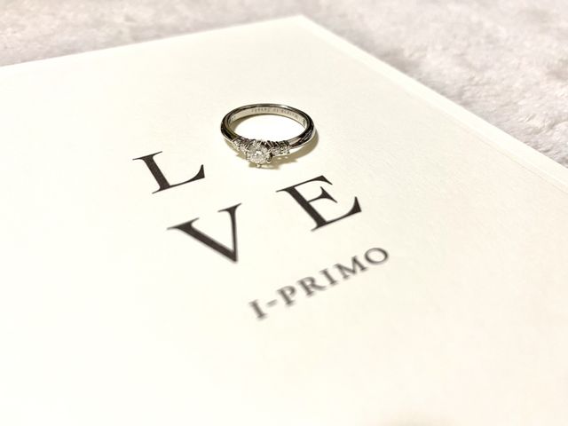 シンプルかつ可愛いデザインの婚約指輪で気に入っています。