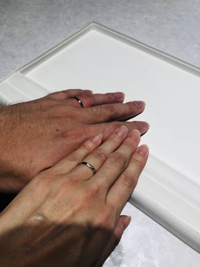 細身で綺麗に見えるデザインで満足しています。