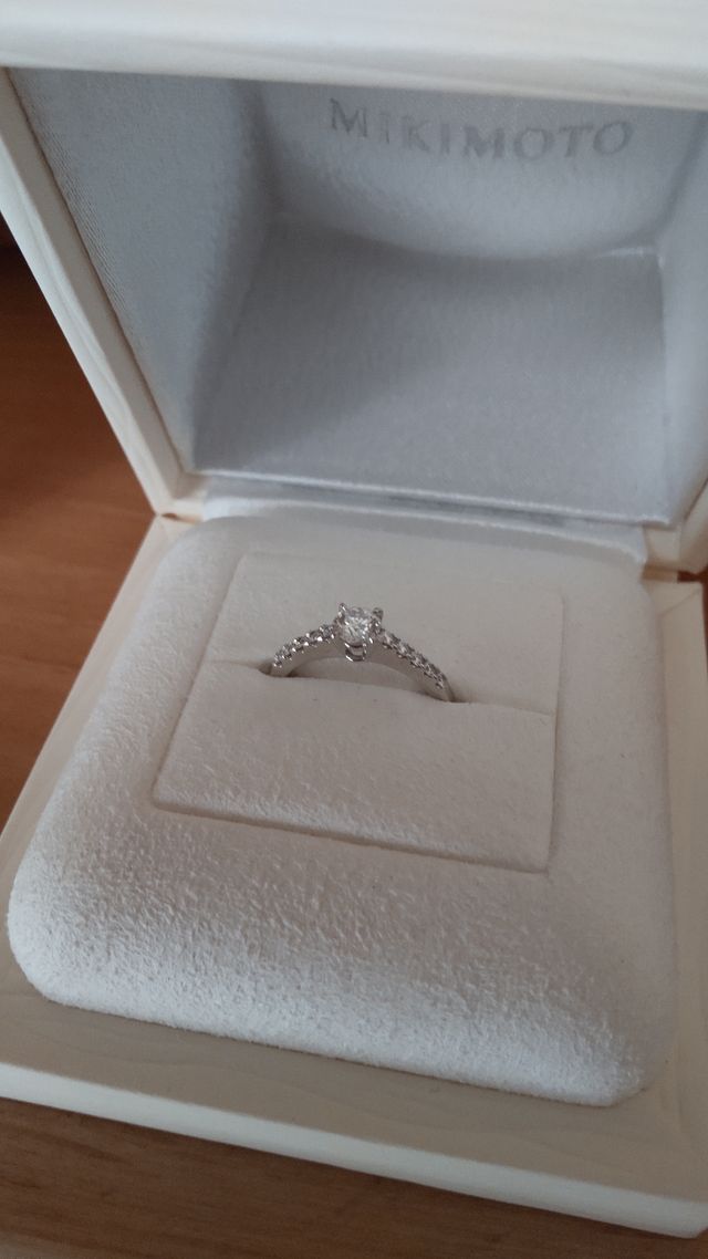 エレガントでオーソドックスな指輪です