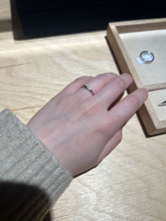 ピンクゴールドのラインが入ったもの