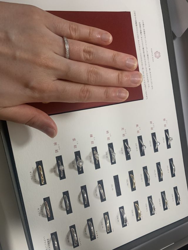 サンプルリングでの着用時の写真です
女性用です