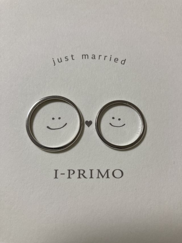 指輪購入時にお店からいただいた台紙を使用して撮影しました。