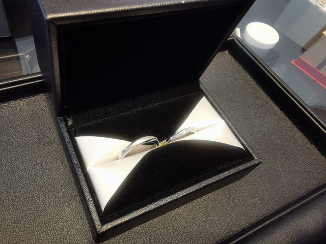 ペアの結婚指輪の写真