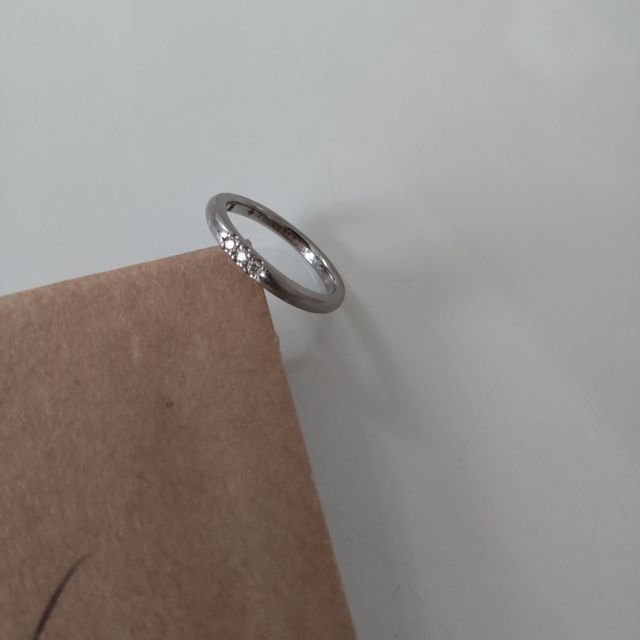 購入してからずっと付けっぱなしですが、輝きは変わりません。