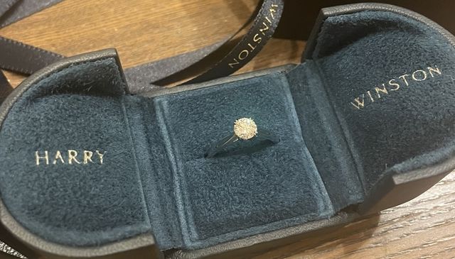 留具が小さいので目立ちにくく、ダイヤ自体が真丸と見える。