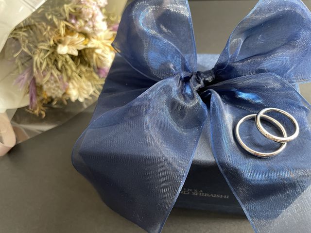 結婚指輪が完成して受け取った日の記念写真です。