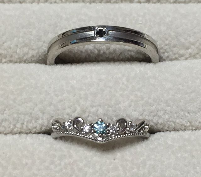 お店から頂いたジュエリーボックスに並べました。