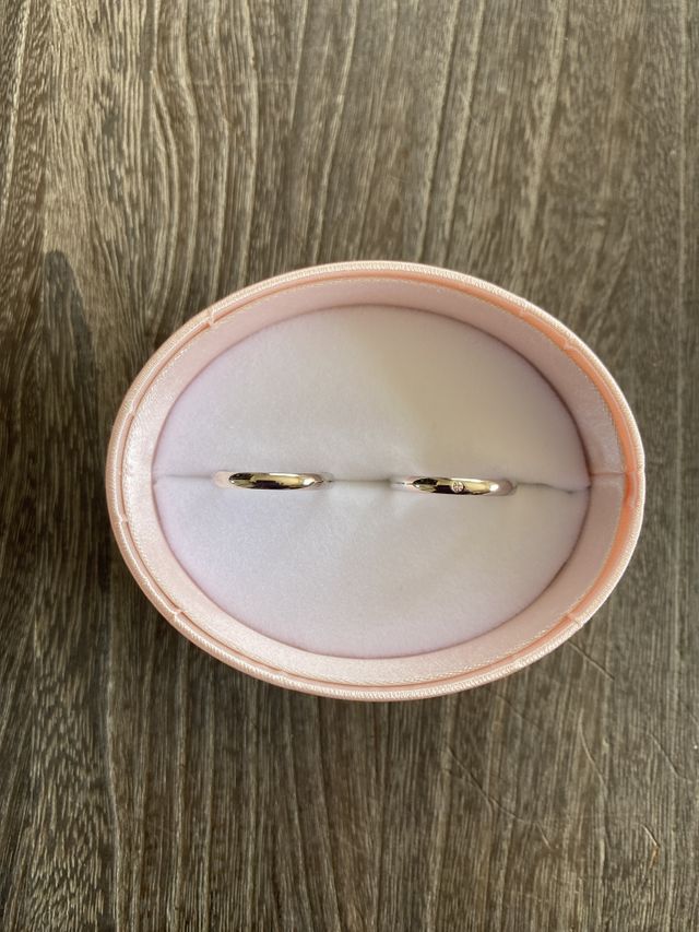 結婚指輪です女性用に小さなダイヤが入っていて気に入りました