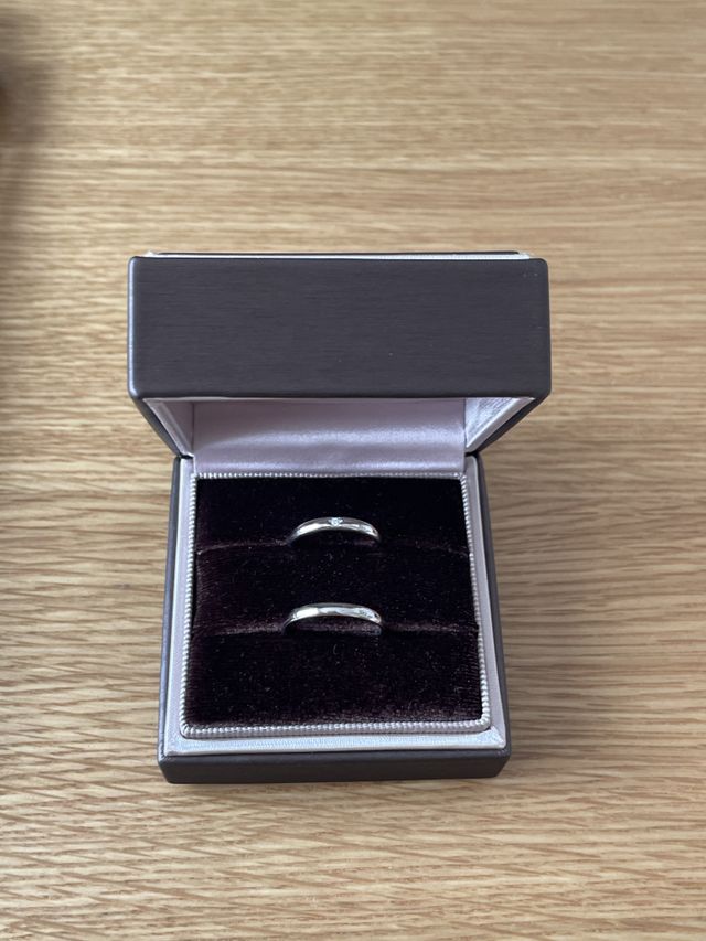 ボックスはシックな感じです