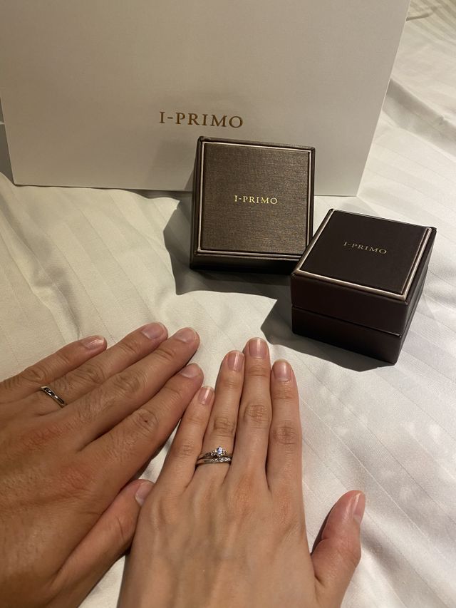 結婚指輪はウェーブがかかっていてとても可愛いです。