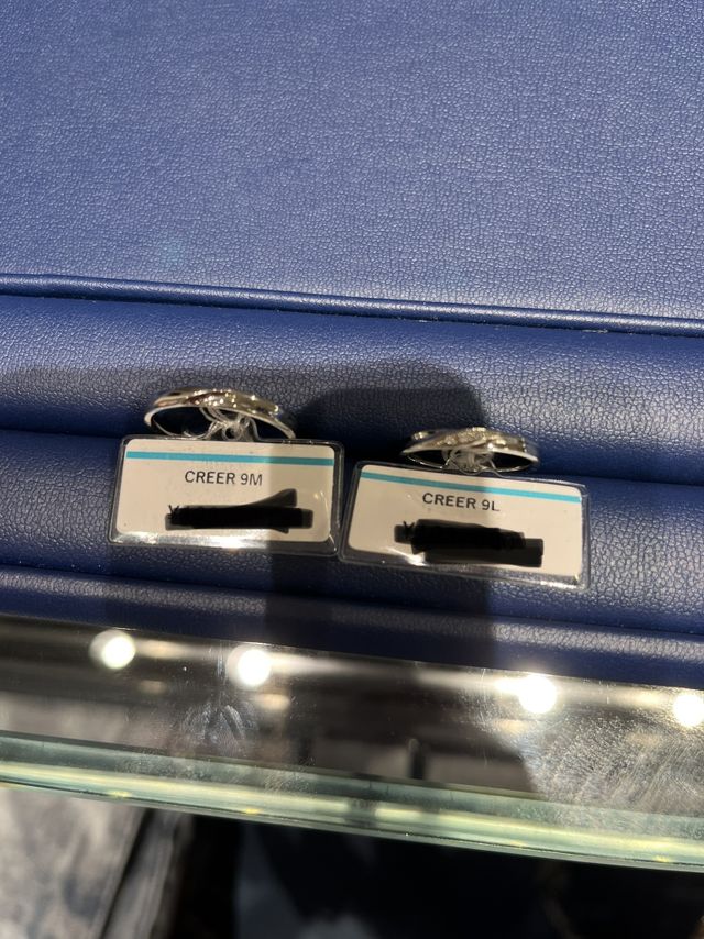 左が旦那
右が私