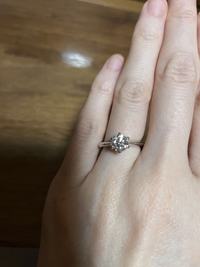 自身の指の太さを考え薬指に合うシンプルに変更しました。