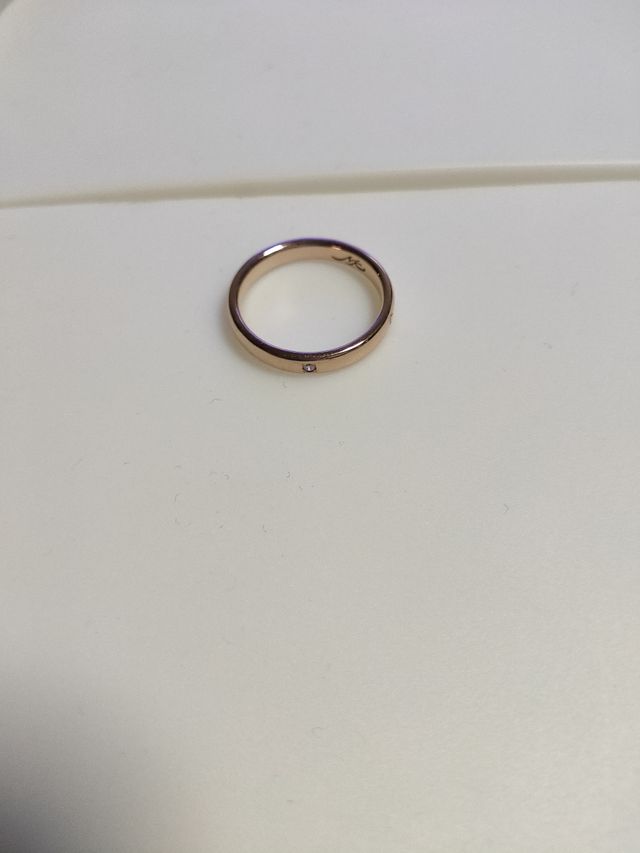 ピンクゴールドでダイヤモンド1石入り。