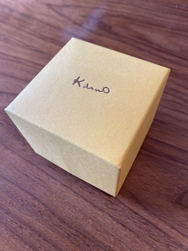 黄色でかわいいボックスです