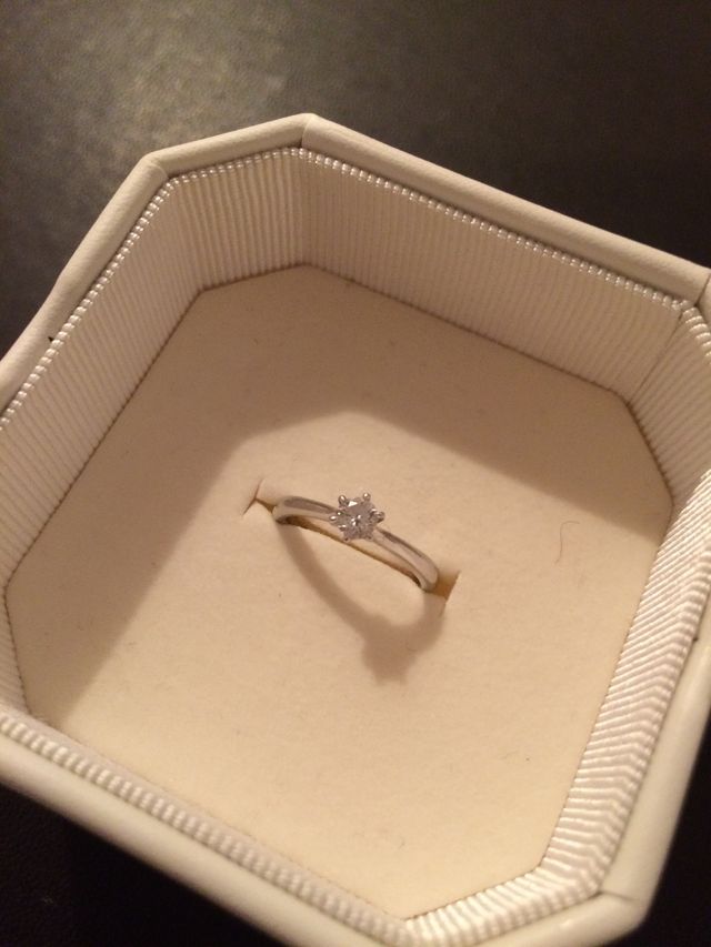 ダイヤ１つ石のシンプルな指輪です。