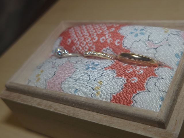 婚約指輪は別ですが、手前２つが結婚指輪