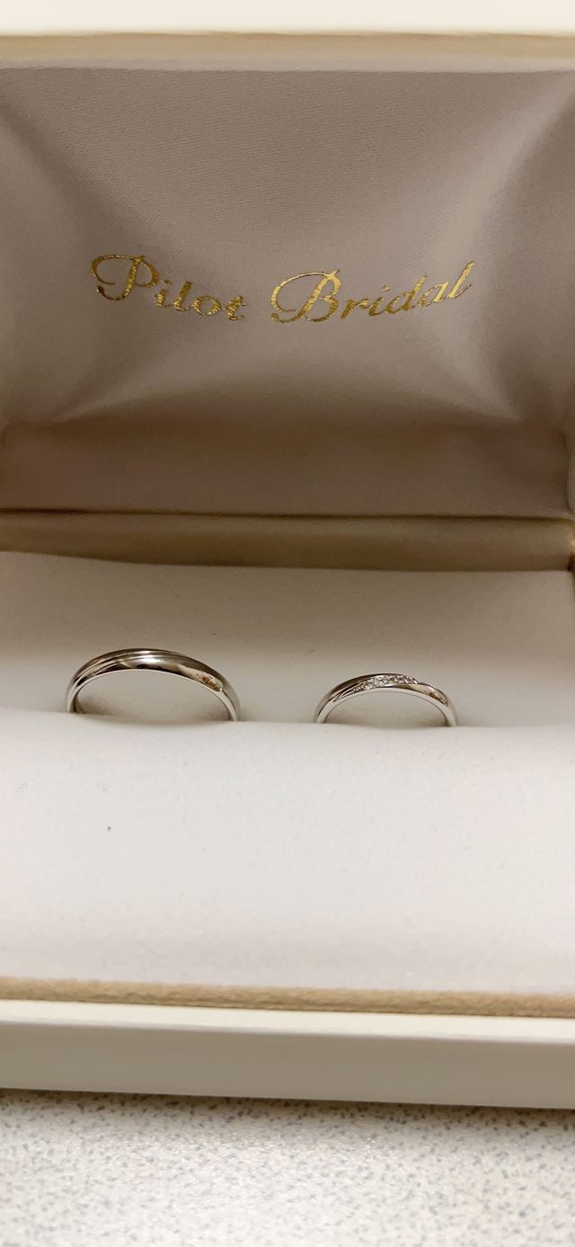 パイロットブライダルさんで購入した結婚指輪です。