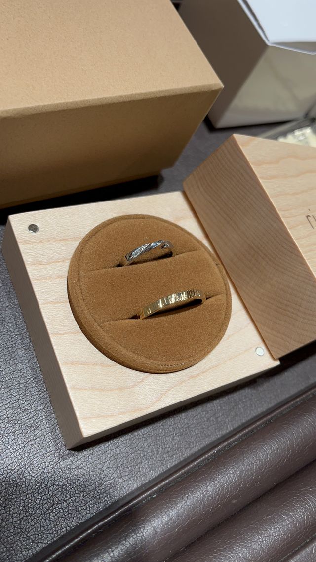 プラチナが新婦
ゴールドが新郎