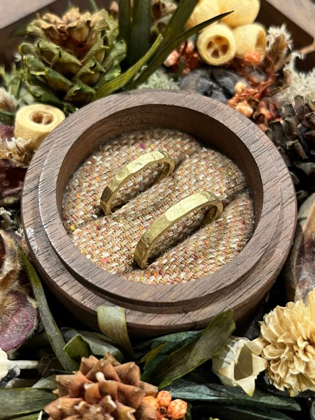 結婚指輪:18Kイエローゴールド（2本とも）