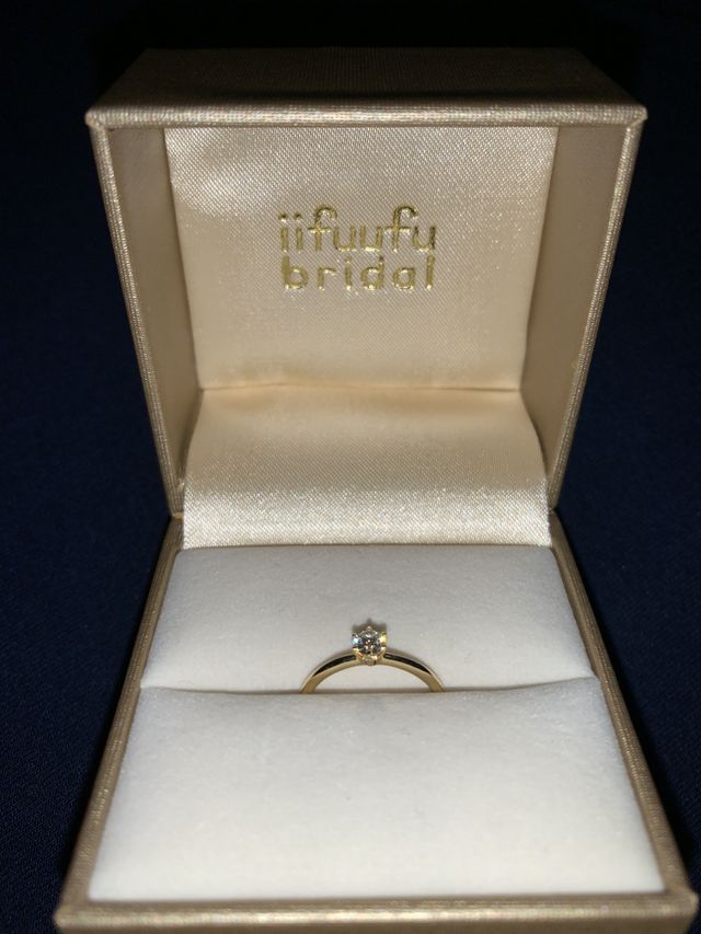 ゴールドのアクセサリーを普段つけるのでゴールドにした