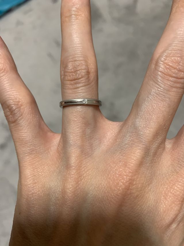 シンプルですがラインが入ってとても気に入っています。