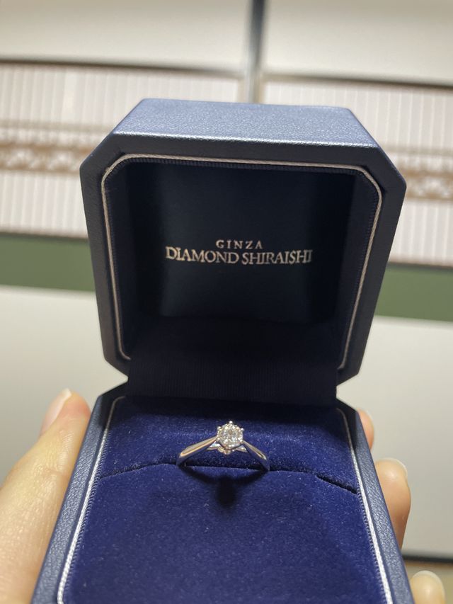 ダイヤモンド0.3カラットです。
