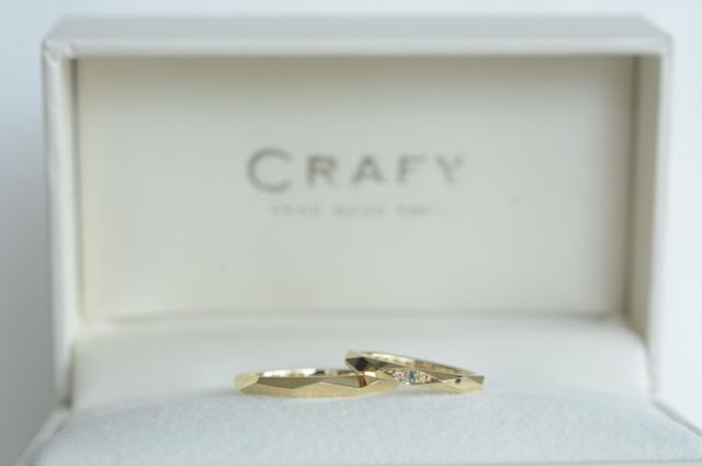 私の指輪に入籍した3月の石、アクアマリンを入れてもらいました