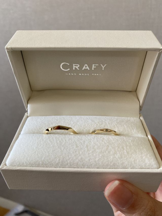 あまり人と被らないゴールドのデザインがとても気に入っています