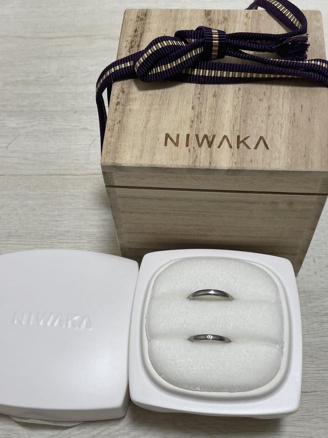 指輪とケースの写真になります。