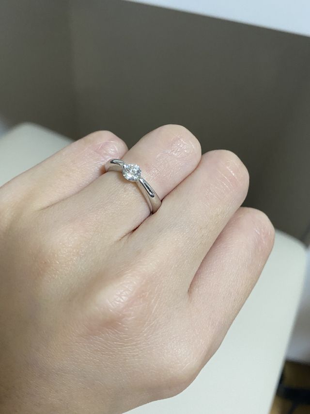 THE婚約指輪！という感じでとても気に入っています