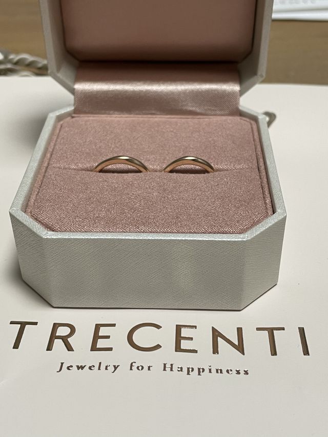 結婚指輪です。ピンクゴールドのくすみ加工が入っています。