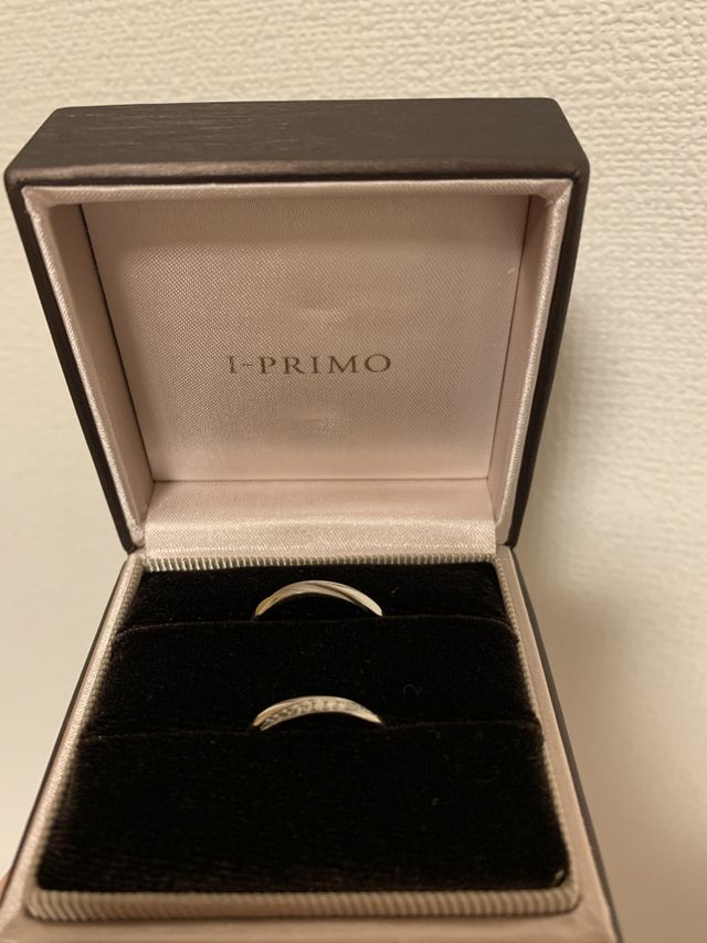 ダイヤが散りばめられており、綺麗です！