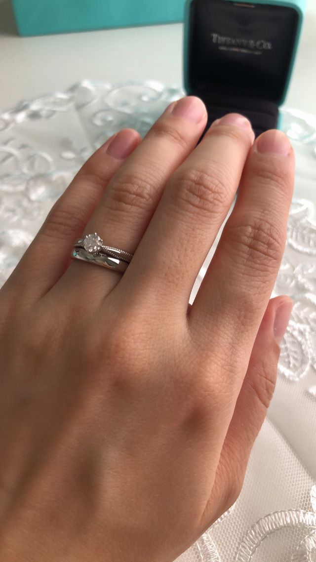 結婚指輪との重ねづけです。