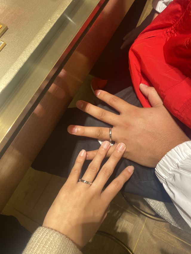 男性女性、遠目で見た感じ。