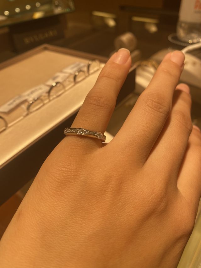 サイズがなく小指で試着。