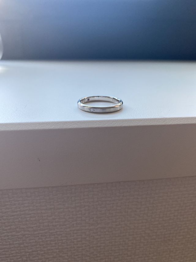 中央がマット加工、外側が艶のあるデザインになっています