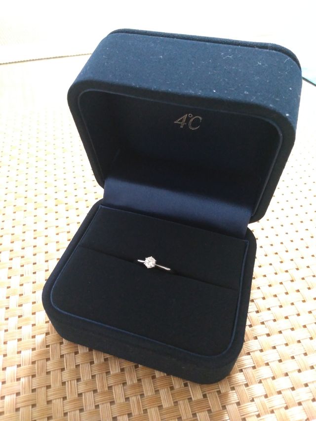0.220ctですが、シンプルなものを探していたので十分◎