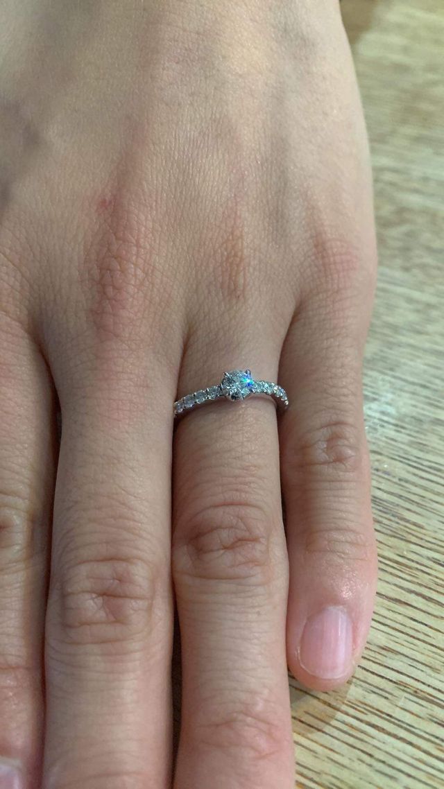 とても上品な輝きで丁度いいです