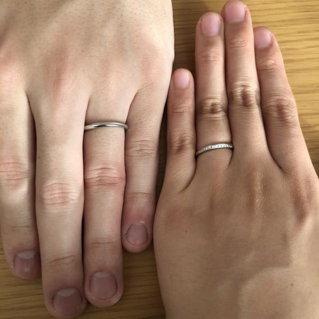 ブーケという結婚指輪のペアデザインです。