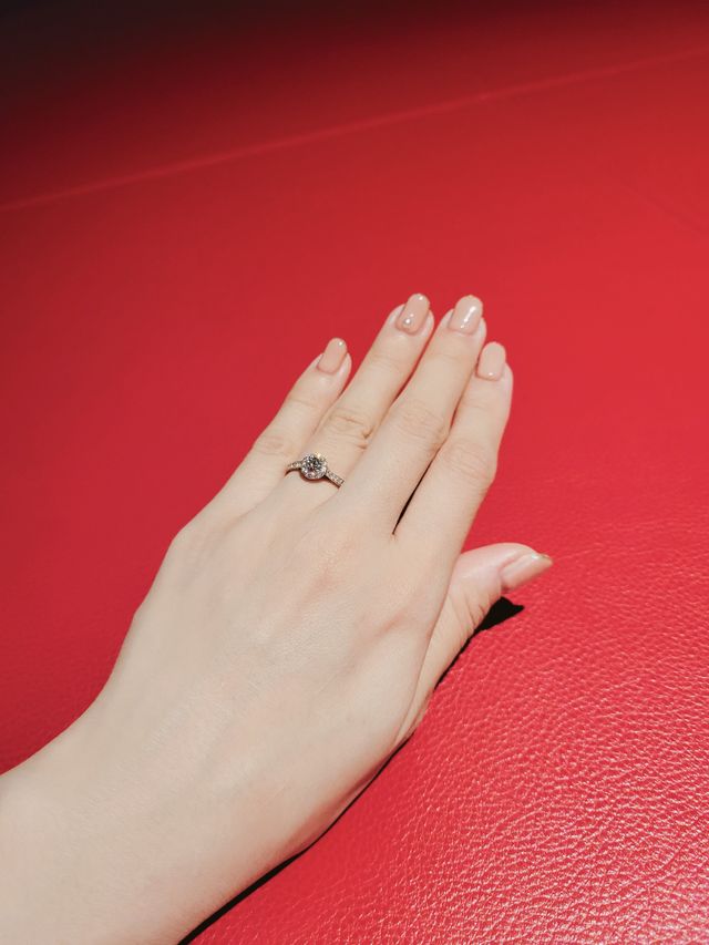 お店に伺い一目惚れでその日に決定！惚れ惚れしてしまう輝きです