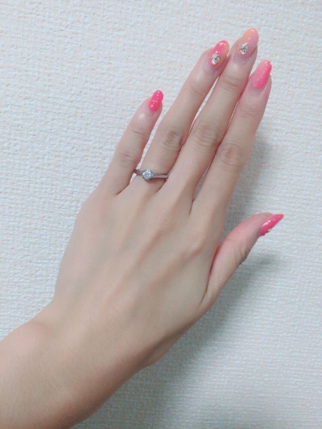 実際のカラット数より大きく見えます