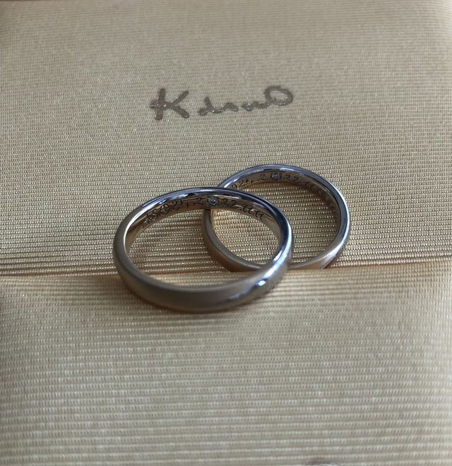 オリジナルデザインとダイアモンドを入れた結婚指輪